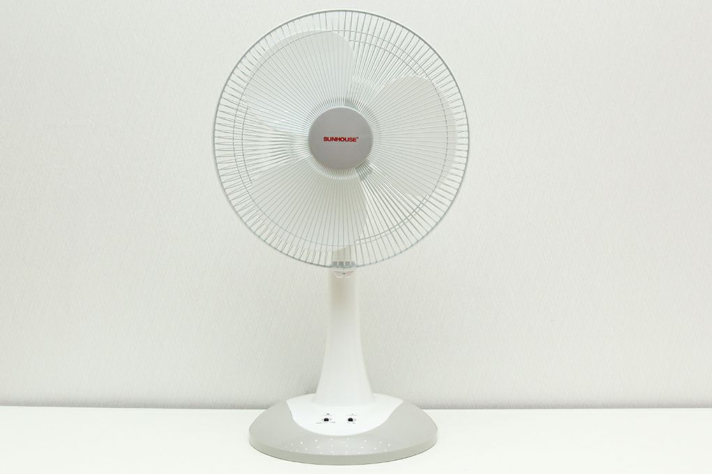 Đầu tiên đọc review của mọi người thì cũng hơi băn khoăn nhưng vẫn quyết định mua. Hàng tốt 30W nên không yêu cầu cao quá, với mình thế là đủ. Giao hàng nhanh, shiper nhiệt tình. Hàng nguyên seal, mới 100%.