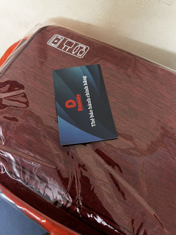 Đóng gói rất cẩn thận luôn, giao hàng nhanh. Sản phẩm to hơn so với tưởng tượng, dày dặn để đồ được nhiều khá ok. Có cả thẻ bảo hành và cảm ơn đi kèm chuyên nghiệp tuy nhiên nhận hàng hộp hơi móp nhưng túi vẫn ok nên vẫn ủng hộ 5 sao👍