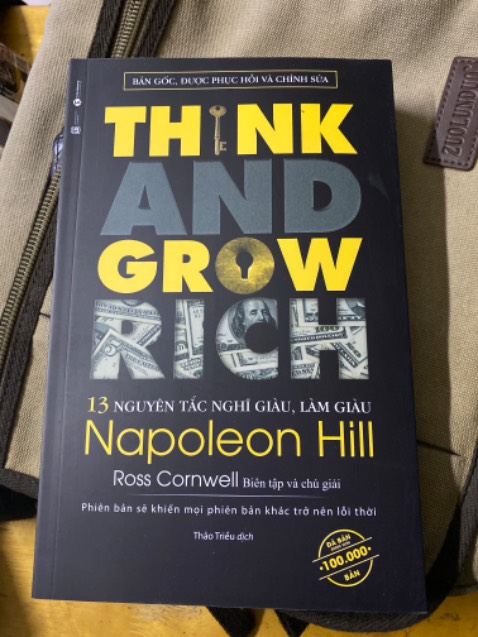 Sách đẹp. Cách nghĩ của Napoleon Hill sẽ có một góc nhìn khác biệt so với một số sách khác mình đọc, rất hay.
