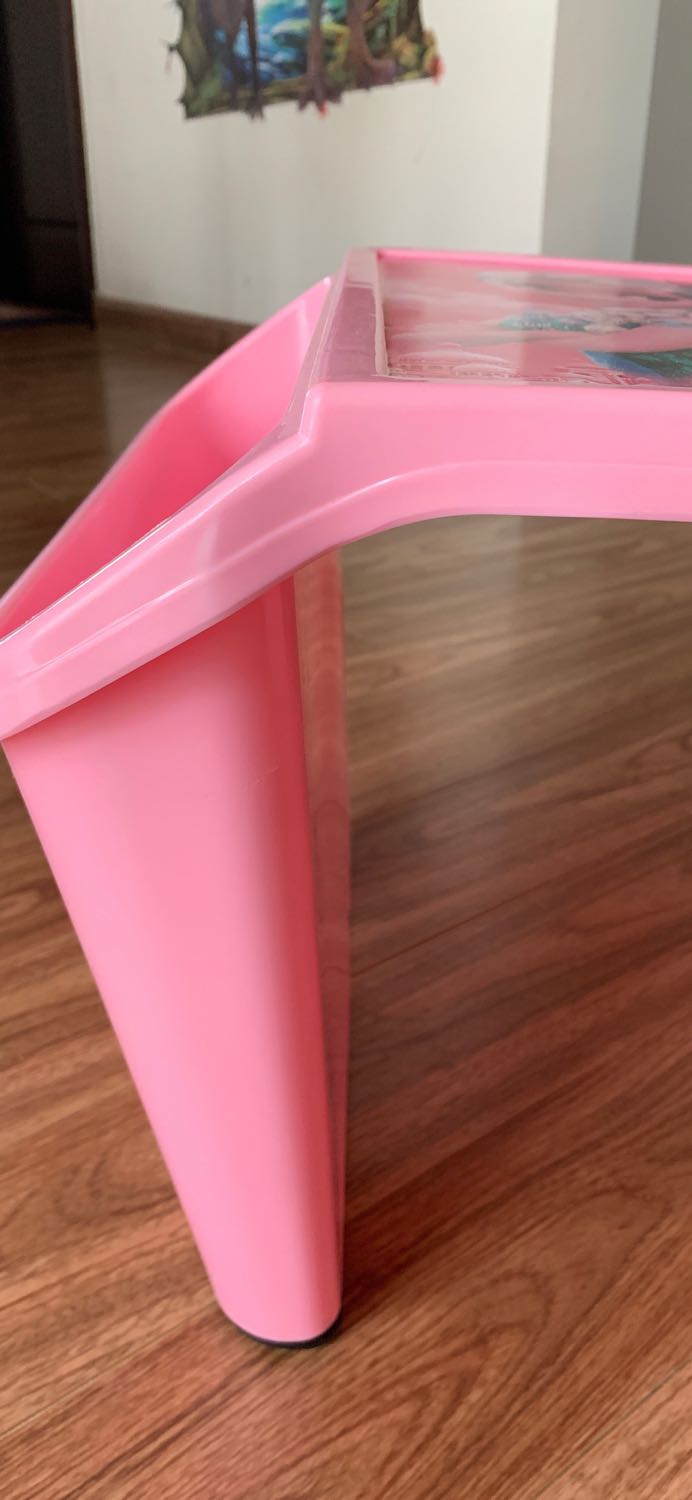 Bàn này đểu quá ! Gói bọc kín mít nên khi giao hàng ko nhìn thấy gì đến khi mở ra thì bị móp méo và xước tùm lum mà ko biết gọi số nào để đổi Bàn này đểu quá ! Gói bọc kín mít nên khi giao hàng ko nhìn thấy gì đến khi mở ra thì bị móp méo và xước tùm lum mà ko biết gọi số nào để đổi