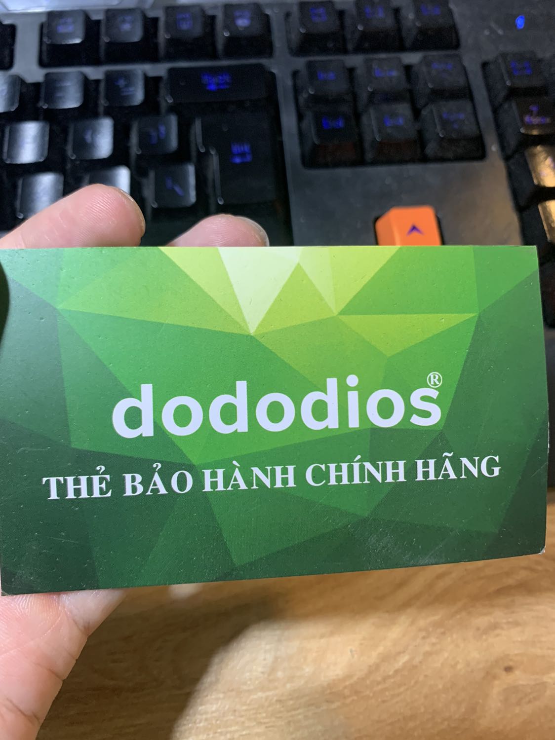 Mua 3 cái vòng xoay của dododios mà cái nào cũng ưng. Cho bạn 2 chiếc, mình 1 chiếc đều ổn lắm
Đĩa rất tiện dụng mang đi tập cũng được mà shop cũng hỏi han sau khi nhận được hàng nên thấy rất ok vì chăm sóc khách hàng như vậy là phải rùi
Tiki giao hàng 2h nội thành khá nhanh ưng phết
Nói chung vì store quan tâm khách nên review có tâm lại thui. Có qua lại sau nay nhớ giảm mình nếu mình giới thịu cho nhé
Trước đây tôi thường dùng vòng mây để giữ eo. Vòng mây tuy có tác dụng cao nhưng thường gây đau rát vùng eo sau mỗi lần lắc. Tôi chưa từng nghĩ đến một cái vòng nào có mút xốp để khỏi đau cho đến lúc dùng sản phẩm này. Trọng lượng nguyên bản của vòng vô cùng phù hợp với nhu cầu lâu dài của tôi. Lúc đầu tôi chỉ lo nó nặng quá. Nếu nhẹ so với nhu cầu thì còn cho thêm hạt khô được chứ nặng thì sẽ khó tập lâu dài. Tôi tự tin giới thiệu cho bạn bè sản phẩm này nếu họ cần giảm eo. Cảm ơn Tiki và nhà bán hàng. :)