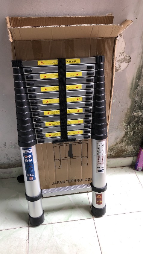 Hàng chính hãng có khác chắc chắn nặng hơn các dòng thang khác trên thị trường giao hàng nhanh