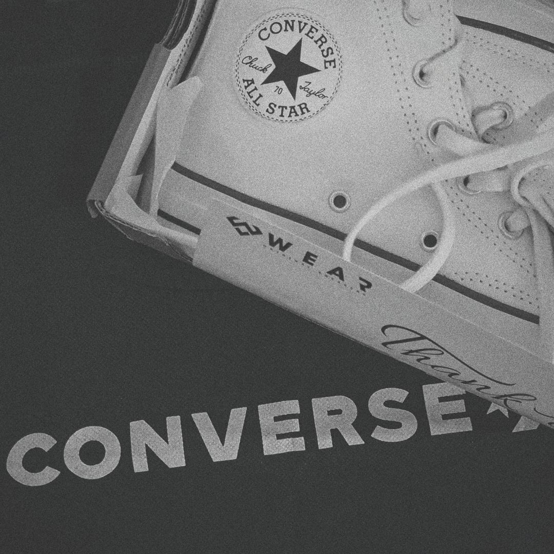 giày đẹp. box còn nguyên. hóa đơn đầy đủ. chỉ hơi tiếc là shop không để giấy vào để giữ form giày.