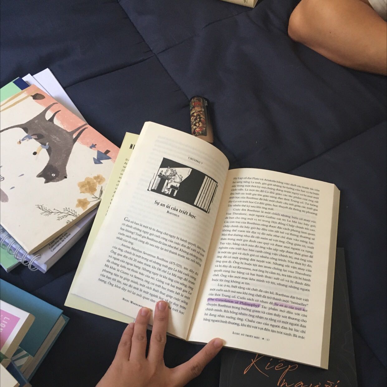 Mình mua cả bộ ba cuốn về Triết học, tôn giáo và ngôn ngữ. Đều là những cuốn sách rất bổ ích cho các bạn tìm hiểu khái lược về các lĩnh vực này. Để tạo cảm hứng tìm hiểu chuyên sâu hơn Mình mua cả bộ ba cuốn về Triết học, tôn giáo và ngôn ngữ. Đều là những cuốn sách rất bổ ích cho các bạn tìm hiểu khái lược về các lĩnh vực này. Để tạo cảm hứng tìm hiểu chuyên sâu hơn