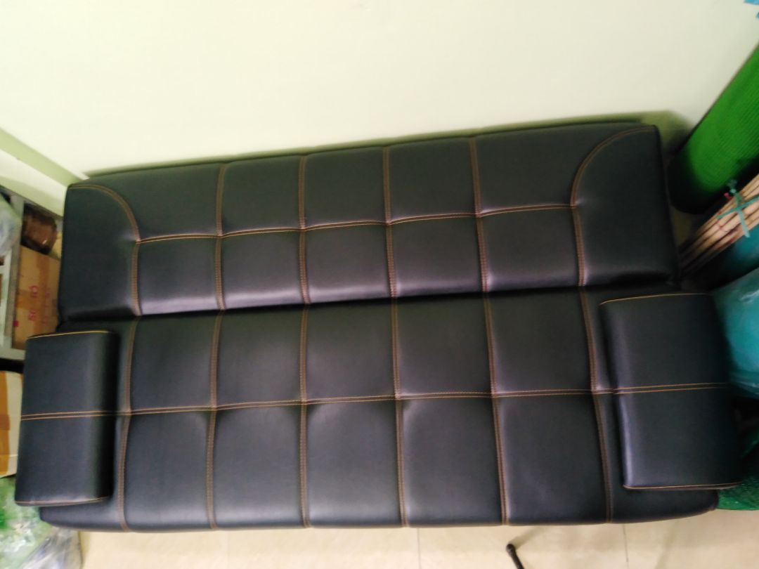 Ghế đẹp xuất sắc, da dày tốt, nệm êm chất lượng. Bật thành giường dễ dàng, nằm cảm thấy mát mẽ thoải mái dễ ngủ.
Mua xài rất xứng đáng đồng tiền.