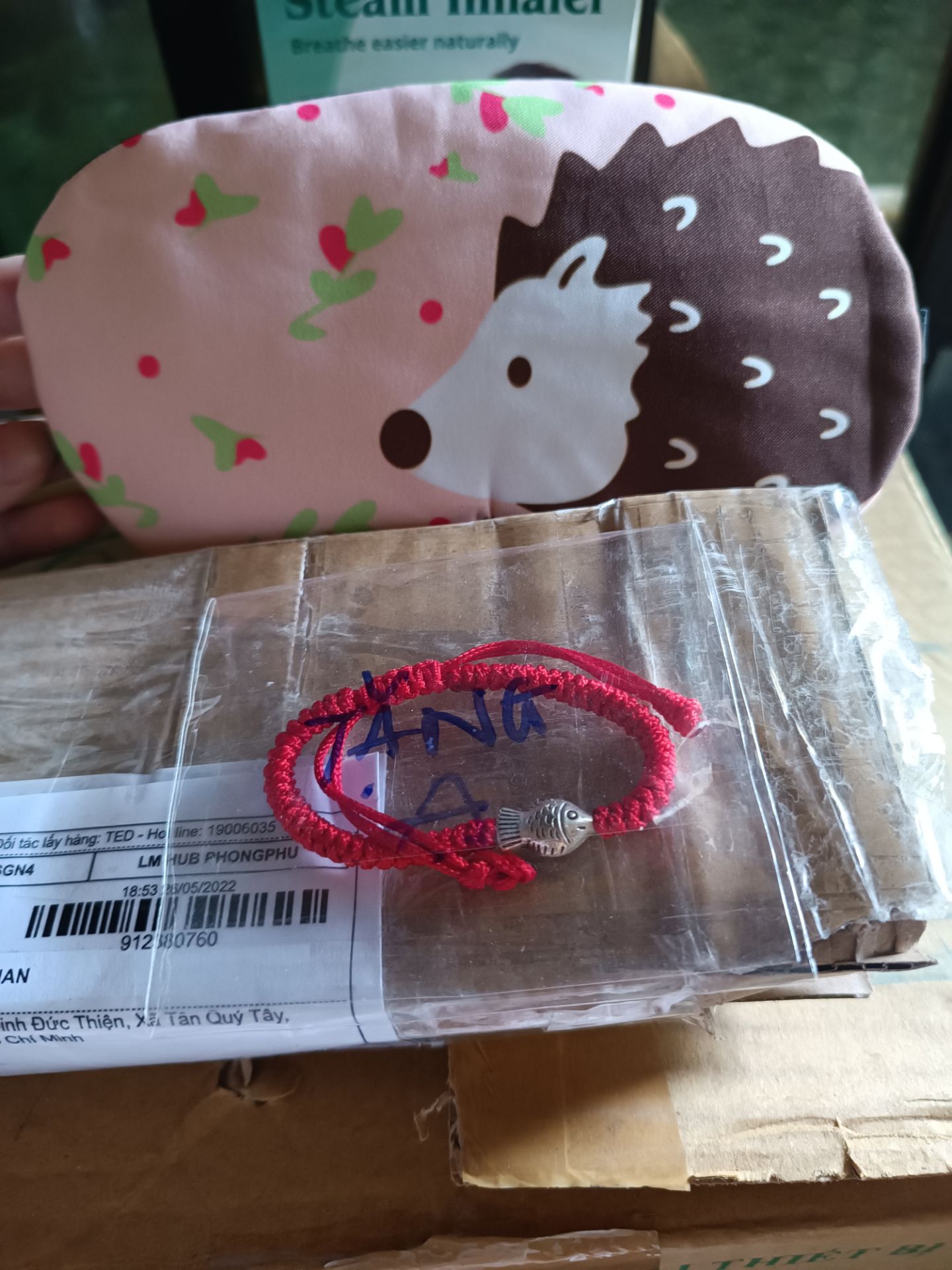 Đóng gói rất cẩn thận. Hình in đẹp, nét. Cảm ơn quà tặng kèm của shop.