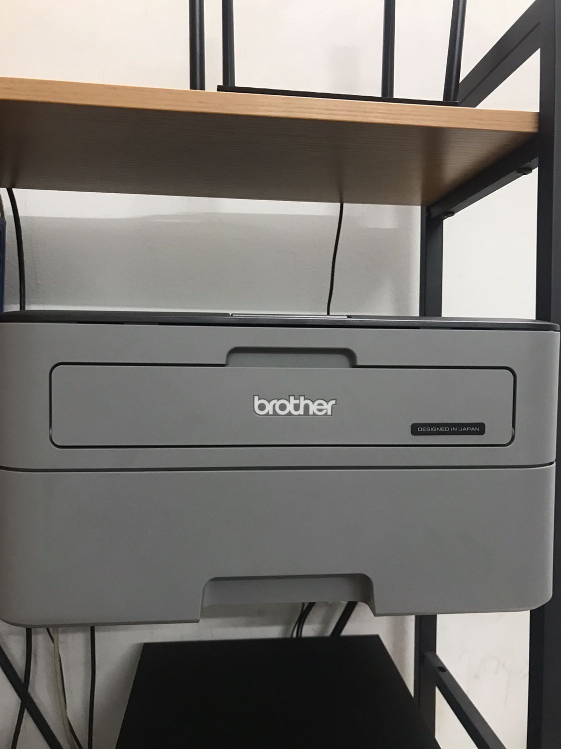 Máy in rất tốt, hàng chính hãng, bọc gói cẩn thận và giao hàng nhanh, hướng dẫn đầy đủ và dễ hiểu. Mình cắm vào hdh Windows 10 và Ubuntu 18.04 thì nhận driver tự động nên ko cần cài đặt gì thêm. Chất lượng in thì miễn bàn, chỉ có điều lúc in kêu hơi to thôi.