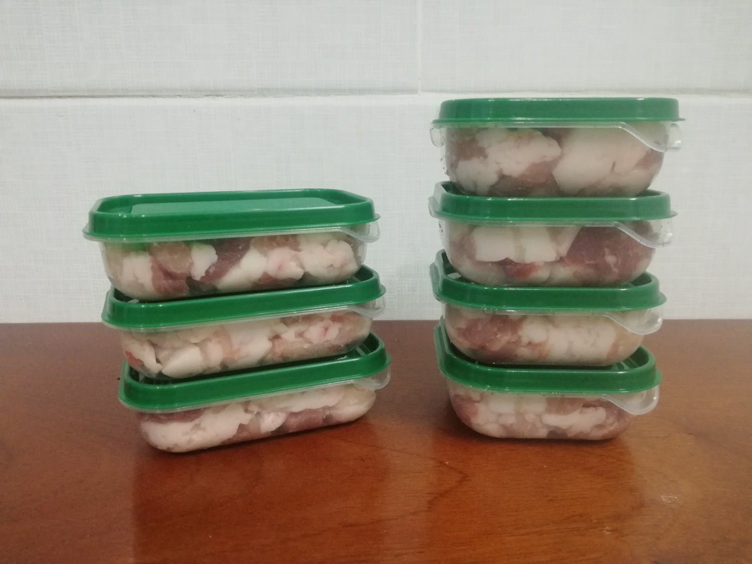 Nhựa đẹp, hàng y như hình. Rất nên mua. Chịu nhiệt âm 20 độ C - 100 độ C, dùng dc lò vi sóng.