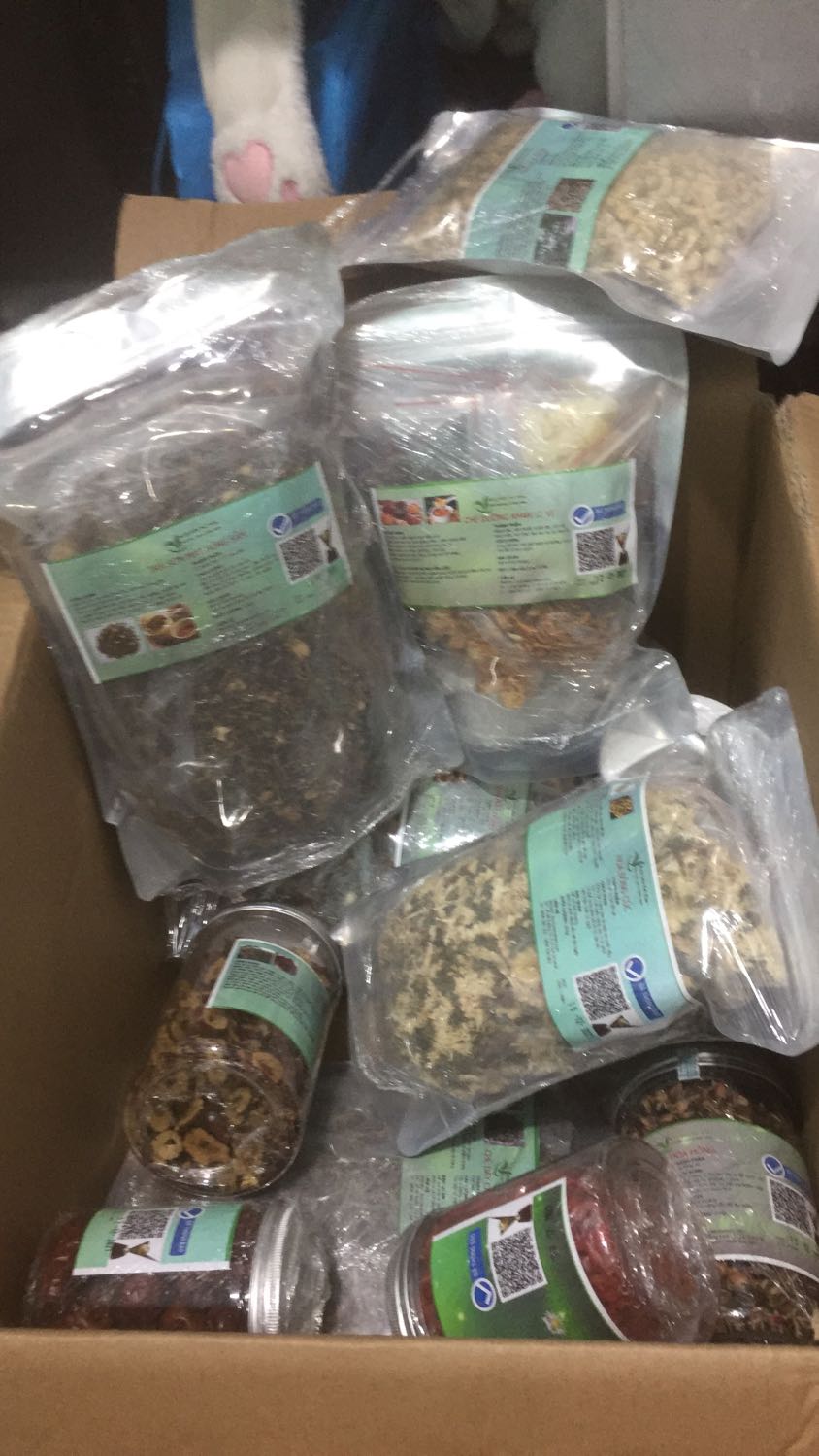 Trà thơm, mới, có vị nhẫn, uống cùng kỷ tử, táo đỏ, thêm chút đường phèn mới ngon