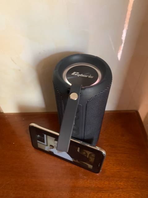 Âm thanh nghe bass mạnh. Pin dùng lâu. Gọn nhẹ. Chất lượng hơn mấy con jbl đang dùng