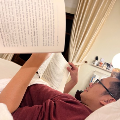 Sách rất hay & hữu ích. 2 vợ chồng đọc & nghiền ngẫm mỗi tối. Khá nhiều kiến thức mới tinh nên phải note lại.

Sách được bọc cẩn thận, nguyên seal 4 cuốn rất đẹp & nét. Nói chung rất là ưng, nên mua ạ