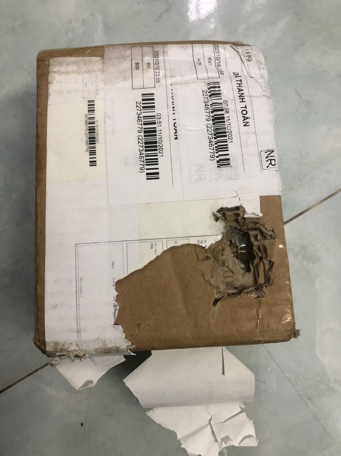 Giao hàng trễ. Hộp đựng bị chuột gặm rách luôn bao yến mạch bên trong. Nên nhờ tiki đổi sản phẩm khác giùm.