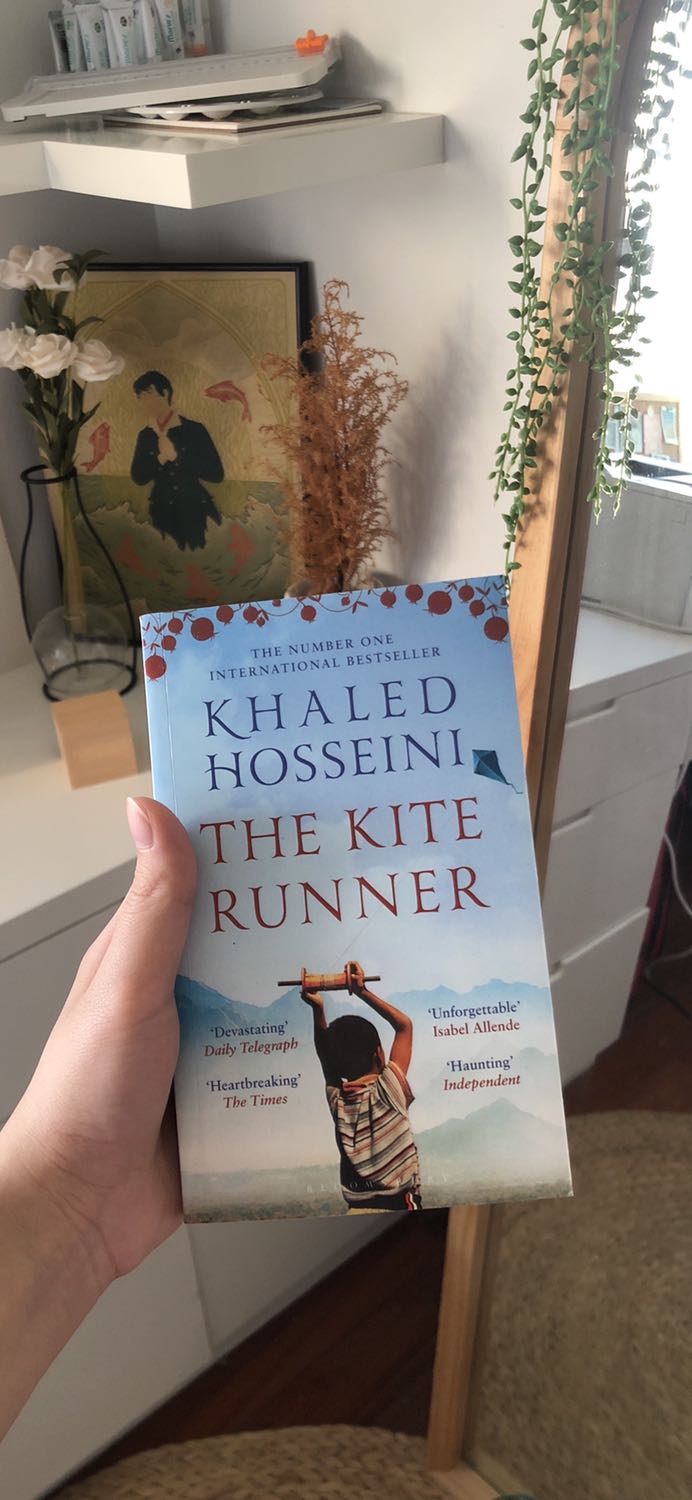 ủa đặt hôm 10/10 dự kiến giao vào 23 thế mà hai hôm sau là ngày 12 mình đã nhận được rồi ý ? bất ngờ ghê luôn khổ sách nhỏ với giấy loại giấy xốp mình k thích lắm nhưng sách xinh lắm nhé mới tinh