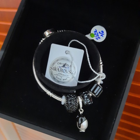 Shop giao hàng rất nhanh, lần đầu mình mua hàng mắc tiền trên đây nhưng nhận hàng rất hai lòng luôn, sản phẩm đẹp, đóng gói cẩn thận, cảm ơn shop, lần sau sẽ ủng hộ thêm.