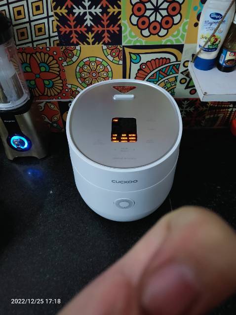 Vừa nhận nồi thì đánh giá liền tổng quan nồi mới nhưng mà mình thấy quoanh nồi có.ám các vết dơ nhẹ k biết đã qua tay ai cầm trước đó chưa nữa. Tổng quan thì ok hi vọng nấu cơm ngon