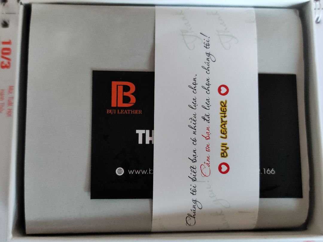 Ví đẹp, chất lượng, đáng đồng tiền bát gạo, giao hàng đúng màu đặt, dịch vụ giao hàng nhanh chóng.