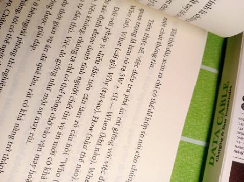 Thấy tik tok pr nhìu vl nên mua đọc thử thì theo cảm nhận của mình thì nội dung hay vì mình thích thể loại pháp y ***=)))) . Shop không bọc chống sốc nên sách bị cong mép nhưng kh ảnh hưởng qua nhìu đến sáchhh. Mình để vài trang sách để các bạn tham khảo trước khi mua nhé !