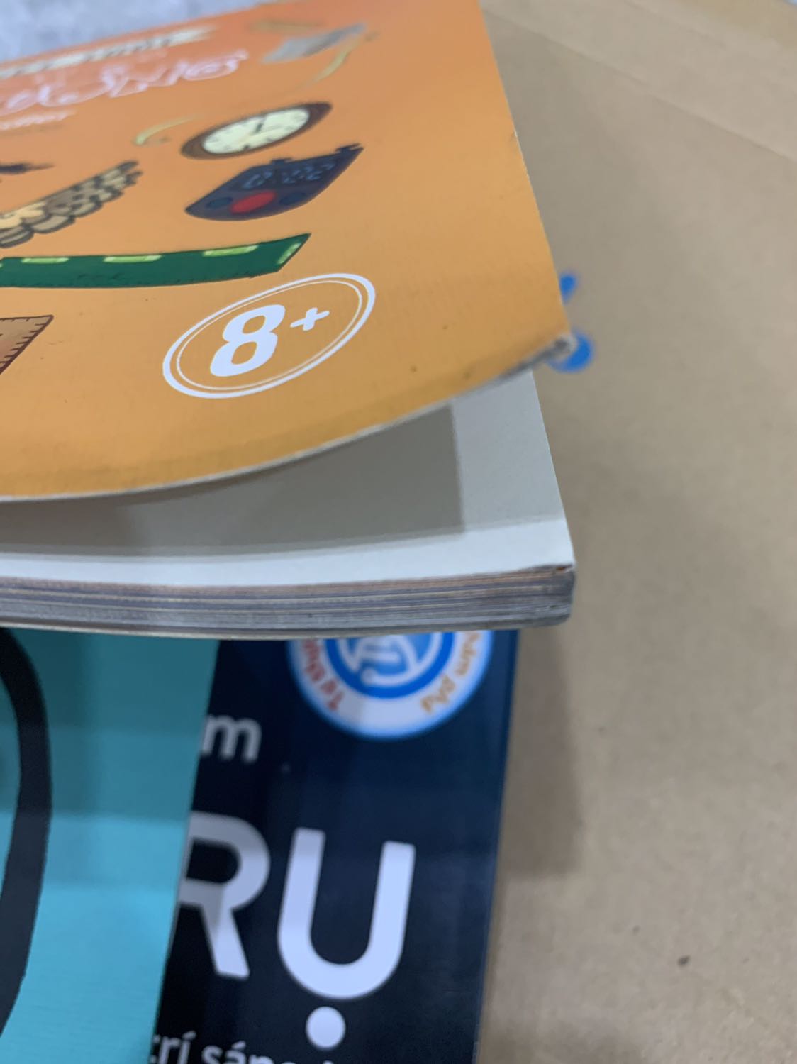 Sách cũ. Mới nhận là đã cũ như hình rồi.