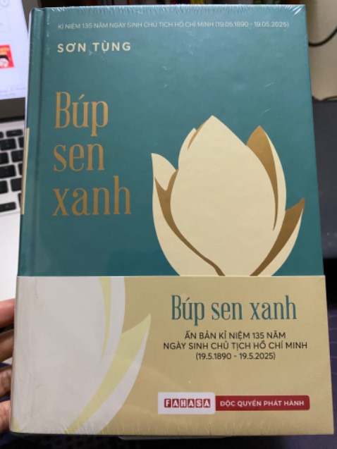 Đã đọc bản thường rồi nên giờ mua bản đặc biệt làm kỷ niệm. Vì nó quá hay, và ấn bản lần này đẹp quá, ko mua ko được 🥰