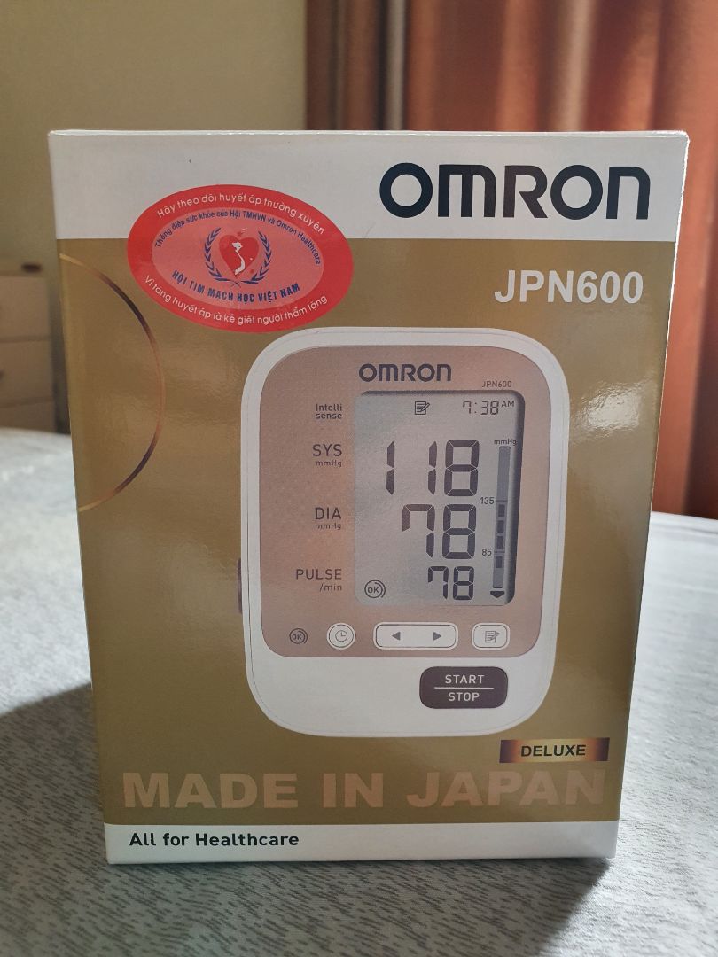 Sản phẩm đẹp, chính hãng, đóng gói chắc chắc, giao hàng khá nhanh. Có kèm bộ 4 viên pin trong hộp, nhưng nếu được tặng thêm adapter thì sẽ tốt hơn (có thể tự mua bên ngoài).