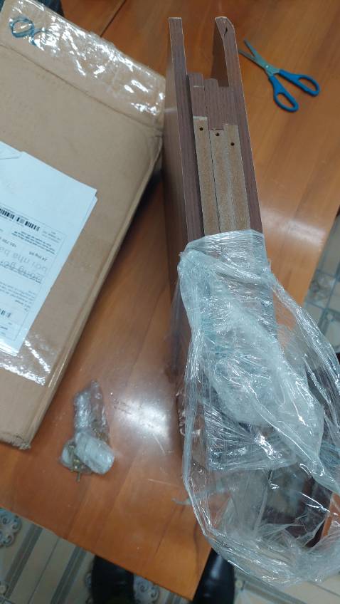 Hàng bị hư hỏng, khó lắp ráp. Thật khó khi nhận xét. Mình hay mua hàng nhưng 2 lần nhận hàng thấy quá tệ. Do không phải hàng đắt tiền nên vẫn nhận Hàng bị hư hỏng, khó lắp ráp. Thật khó khi nhận xét. Mình hay mua hàng nhưng 2 lần nhận hàng thấy quá tệ. Do không phải hàng đắt tiền nên vẫn nhận