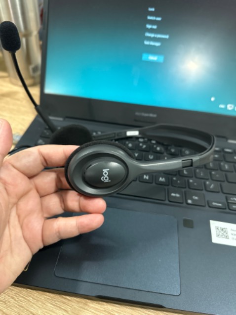 Tiki giao siêu nhanh. Shipper lịch sự. Hàng đúng chuẩn. Đóng gói gọn gàng, chắc chắn. Mặc dù món hàng không quá nhiều tiền nhưng cách gói hàng làm mình thấy đc trân trọng.