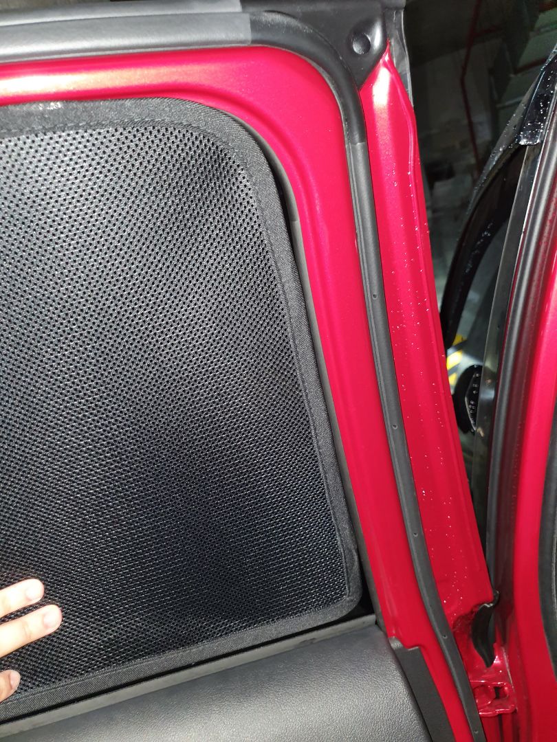 gắn cửa ko chắc chắn.chỉ dính được 2-3 góc.còn đâu hở