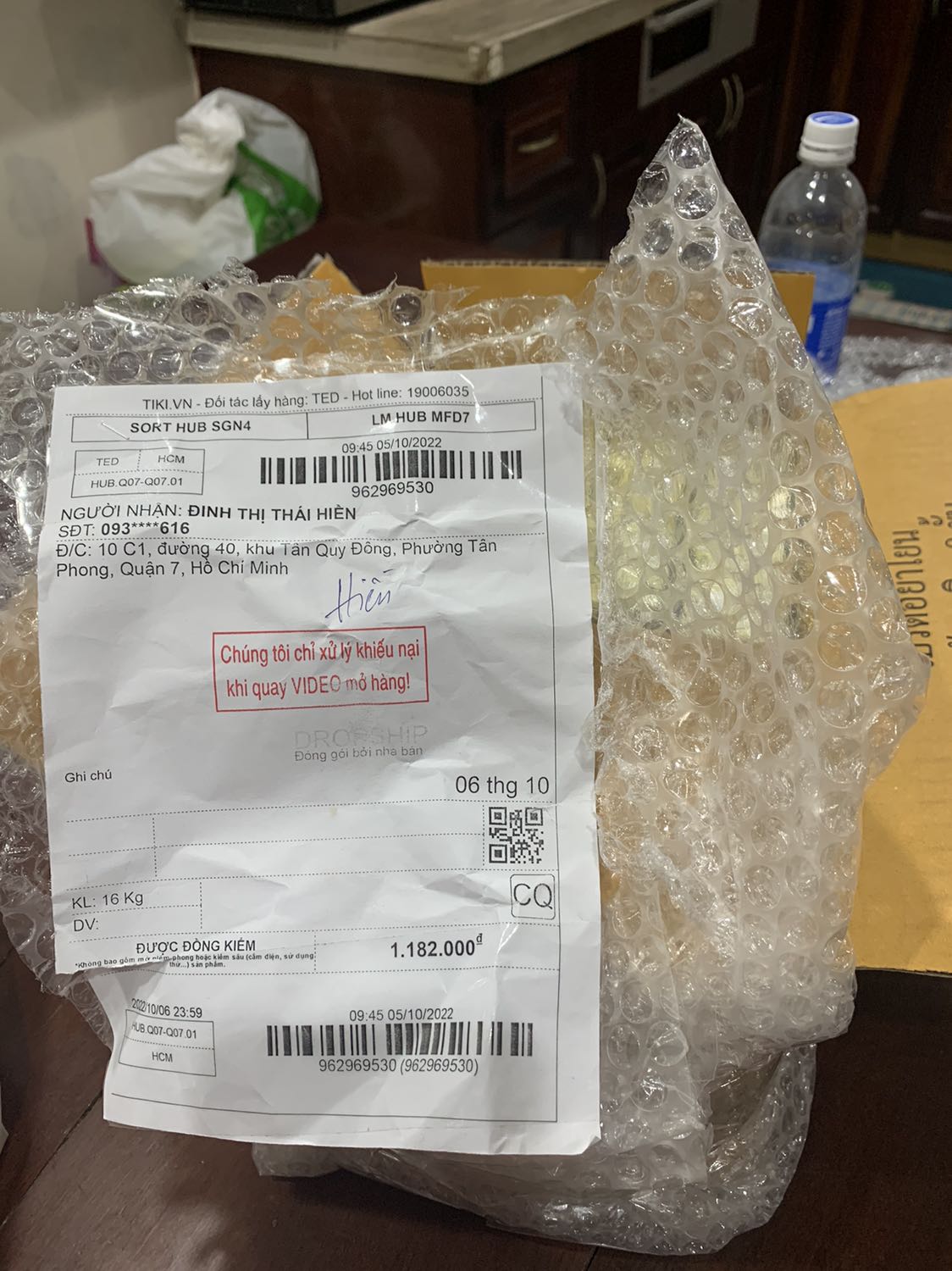 Giao không đủ số tiền đã đặt là 20 lốc (3hop/1 lốc); hàng nhận được chỉ có 6 lốc 3 hộp v 2 hộp lẻ