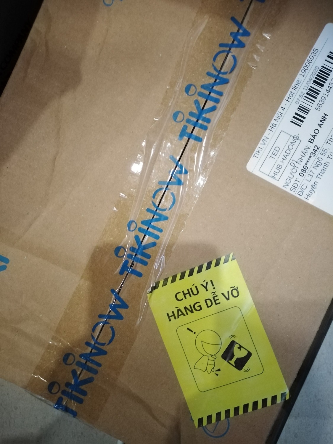 Hàng được đóng gói chắc chắn, không bị đổ, vỡ. Cả 3 hương đều rất tốt. Mình không phàn nàn gì cả. Nhỏ 4,5 giọt vào đèn xông thì nhận thấy mùi thơm dịu