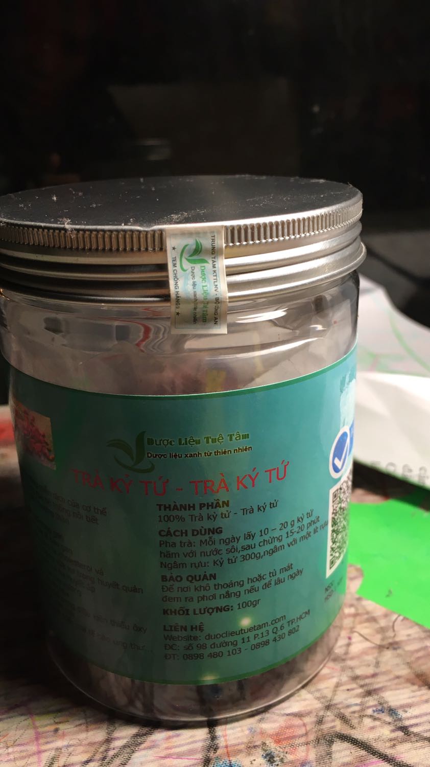 Sản phẩm mua về, may đến giờ mình chưa mở ra dùng, vẫn còn nguyên tem. Nhìn vào bên trong có vài con như kiểu ruồi hay muỗi gì đó. Mình rất quan ngại về vấn đề vệ sinh an toàn thực phẩm nên ko biết có dùng được ko. Mình chưa mở ra nên cũng ko biết túi có đóng kín hay hở mà những con đó sống bình thường trong đó như vậy. Mình mua cũng được 2-3 tuần rồi, nay rảnh mới phản hồi được mà trong khi giá cũng mắc. Là khách hàng thân thiết của Tiki, đây là lần mình thấy ko hài lòng nhất. Không biết giờ chính sách đổi trả còn hiệu lực ko???