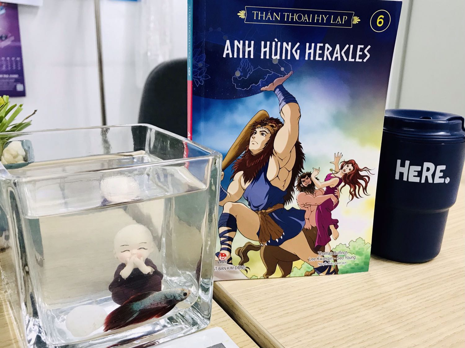 Cách viết dễ đọc đối với trẻ em.
Tranh minh hoạ đẹp.
Bìa hơi trầy xước một chút nhưng tổng thể vẫn tuyệt lắm
?