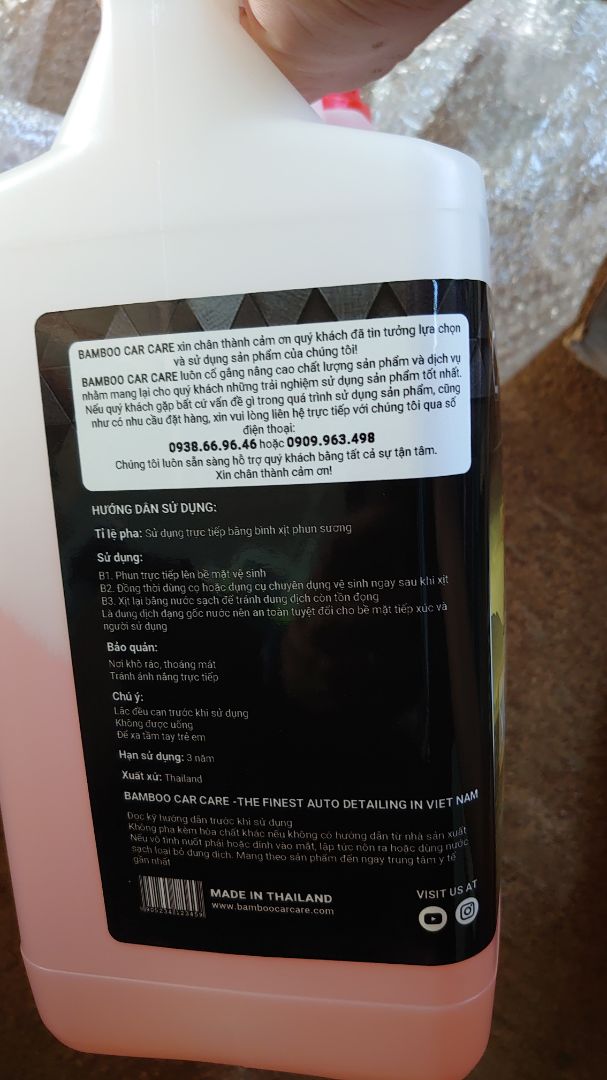 hàng giao đúng hẹn, bọc cẩn thận.
hàng chiết, bao bì tự in ko có thành phần, cách sử dụng sai quy tắc chăm sóc xe vì ko đc xịt dd trực tiêp lên bề mặt vật liệu mà phải xịt vào cọ trc để tránh phản ứng
pH tầm 9 nên cũng dạng kiềm nhẹ