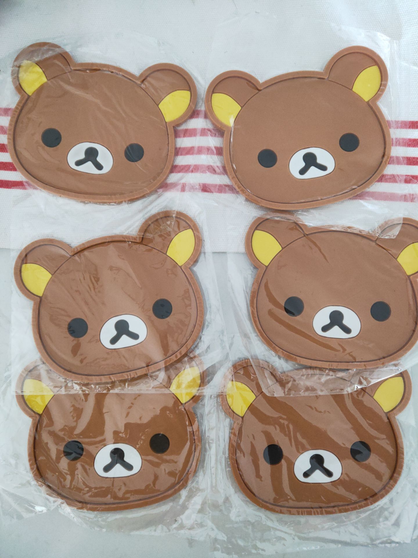 combo 6 cái nhưng mẫu giống nhau hết.. shop cũng ko bận tâm đến việc đa dạng hóa mẫu trong 1 combo (cho dù có là ngẫu nhiên)