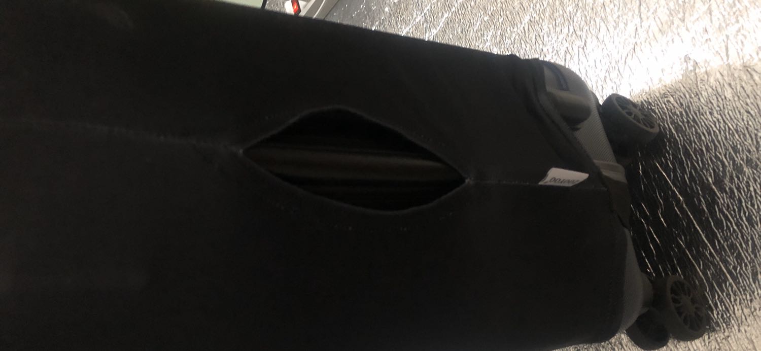 Chất liệu Ok nhưng hướng tay cầm thì lại sai
Chỗ cần thì ko có, chỗ coa thì ko cần