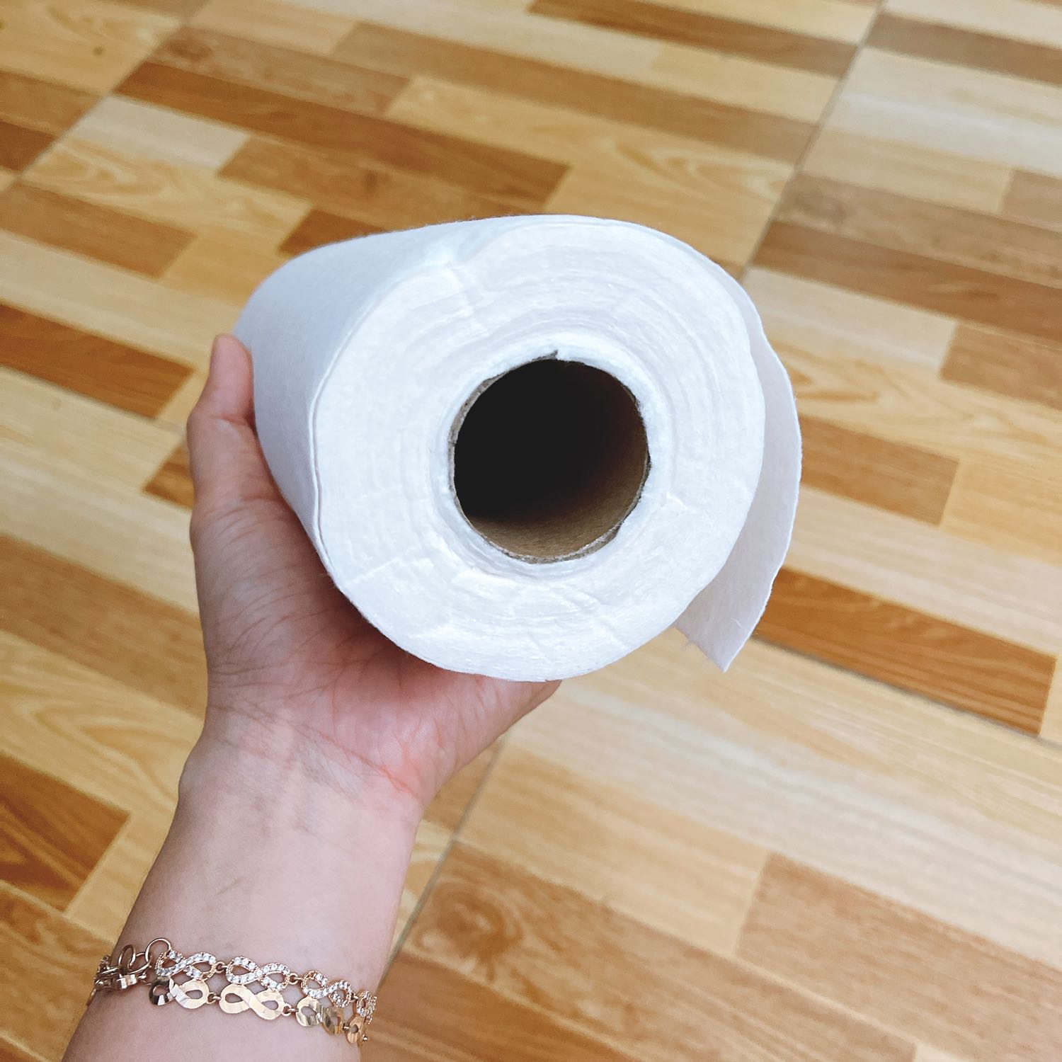 Sản phẩm cũng ok mn ơi.. dầu mỡ nhiều thì mình dùng cái này lau r mình bỏ luôn.. cũng tiện lợi.. mình mua có mã giảm 20k momo nên có 20k.. rẻ quá r