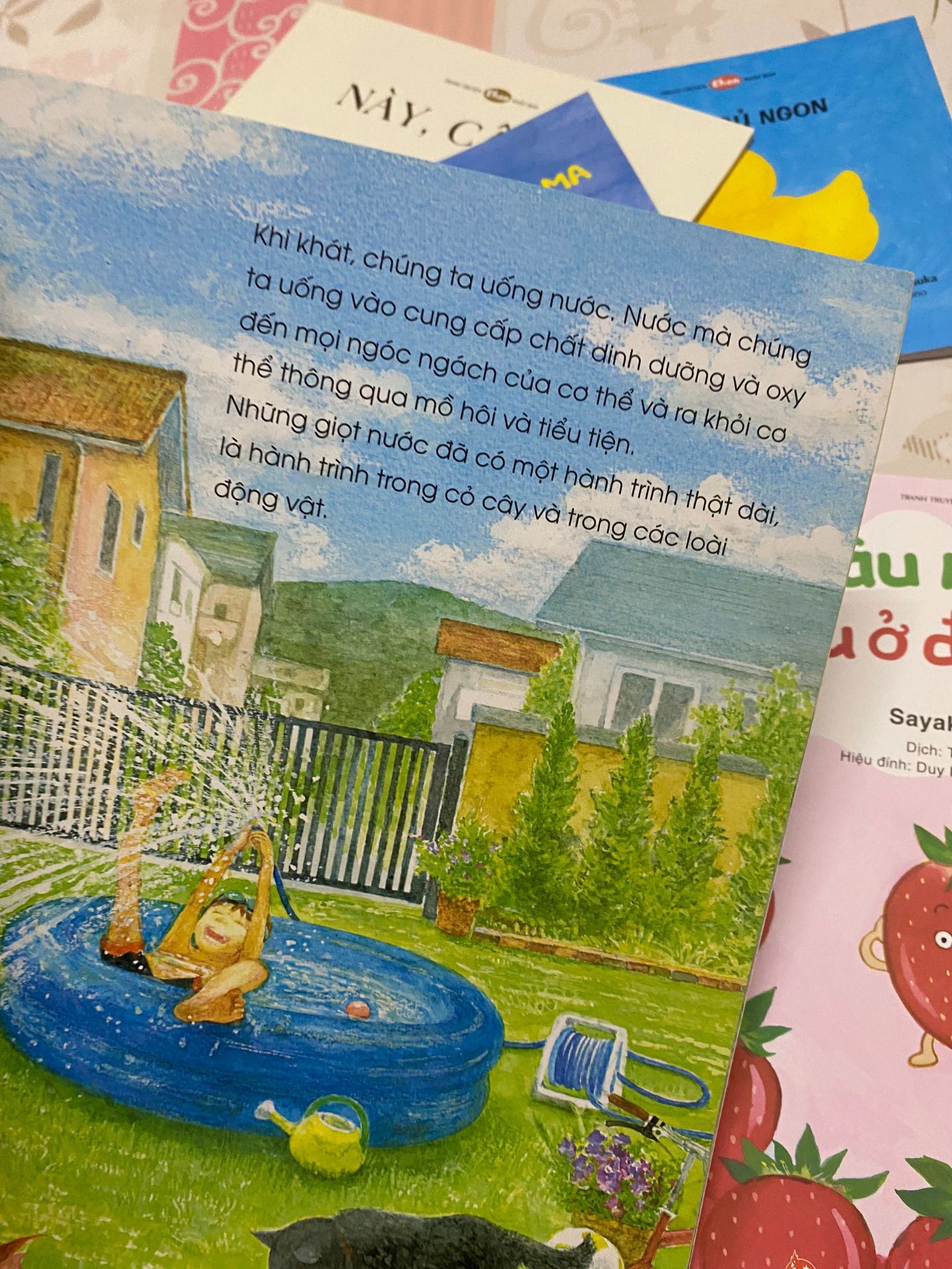 sách rất hay, cả 2 bạn nhà mình đều thích sách bên này. Cốt truyện đơn giản phù hợp với con, lồng ghép những kiến thức khoa học dễ hiểu