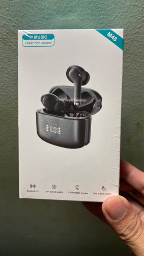 Hàng tốt, đem êm tai, tầm kết nối ổn trong phạm vi quanh nhà, pin xài lâu, mở hộp ra là tự kết nối luôn. Nút cảm ứng dễ bấm nhầm mà pause bài hát. Có điều không chắc phải xuất xứ thương hiệu VN không mà chỉ thấy tiếng Việt ở chỗ đơn vị nhập khẩu thôi.