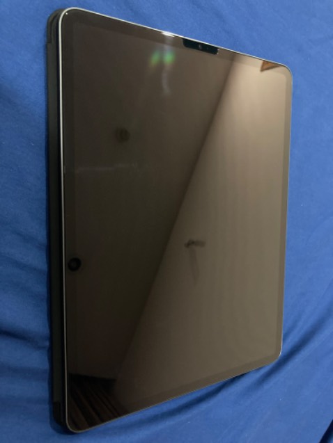 Lớp phủ chống vân tay rất tốt, hi vọng sẽ lâu bay lớp phủ này. Chia sẻ là khung hỗ trợ dán hơi lỏng, ai mua về tự canh bằng mắt dán còn đẹp hơn