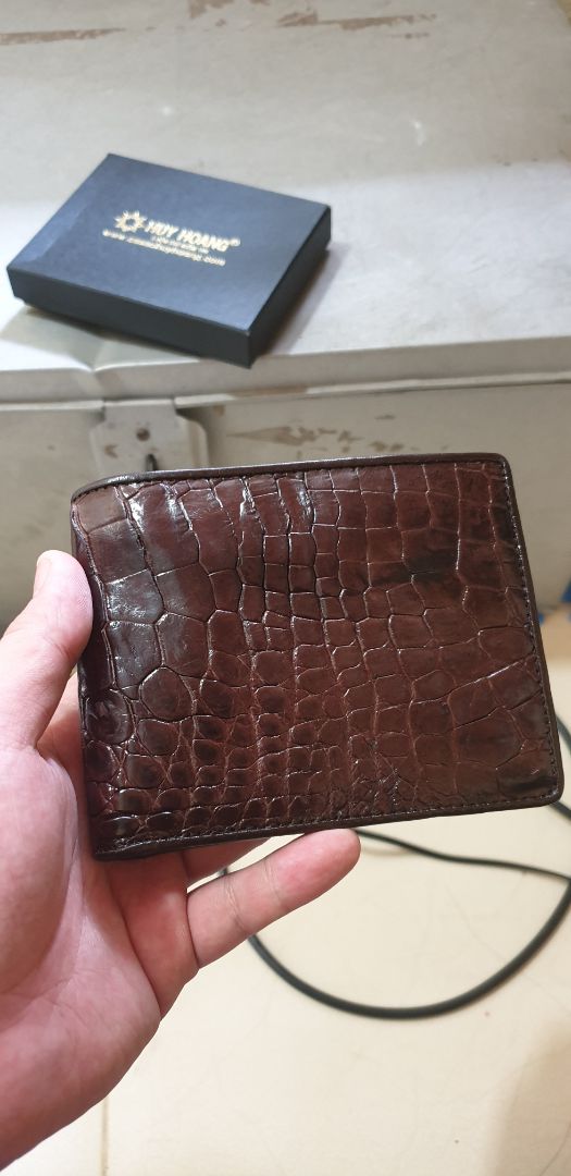 Vừa nhận được sản phẩm, cũng khá hài lòng về cấu hình. môi tội k giống màu trước khi mua, ví trên rõ màu nâu đỏ còn màu này nâu xỉn