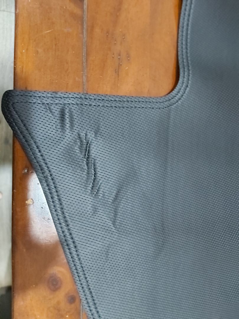 Mình mới nhận hàng, shop đóng gói không cẩn thận làm tấm tablo nhắn nhúm lại rất xấu, mình muốn trả lại hàng.