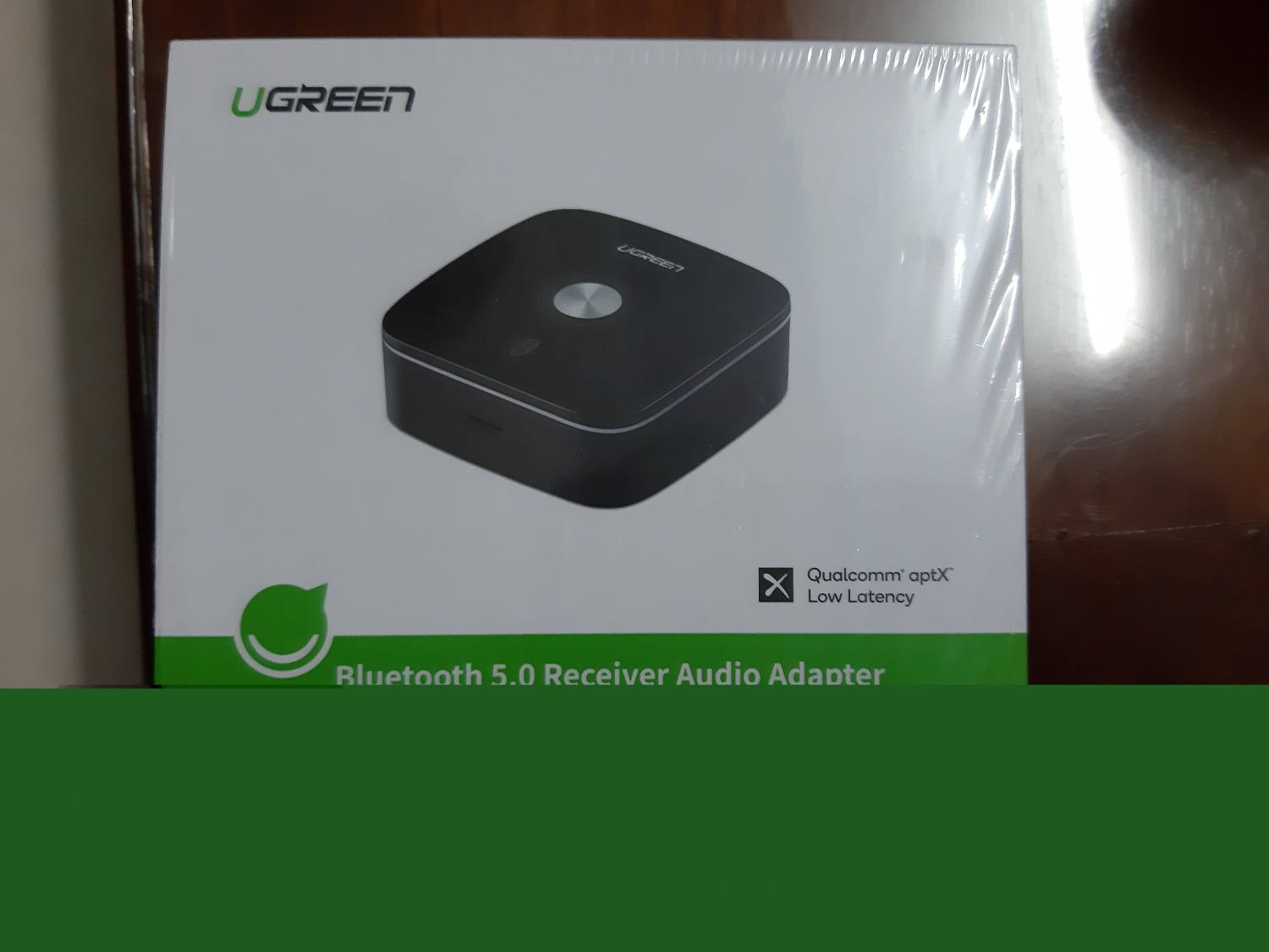 Hàng nhận được Nhãn UGREEN không có 2 chữ tàu kế bên như hình chụp,mua bluetooth 4.2 nhưng hộp sản phẩm lại là 5.0 bên ngoài hộp có bọc nylon và dán trên nylon là bluetooth 4.2 không biết sản phẩm này có chính hảng không mà thấy thông tin không khớp với quảng cáo .Đề nghị nhà cung cấp có ý kiến .Sản phẩm kết nối với điện thoại và laptop thì tốt nhưng không kết nối được với máy tính bàn có card wifi Intel AC8260 bluetooth 4.2 ,đang nhờ TIKI hổ trợ phối hợp với shop hướng dẫn kết nối với PC.