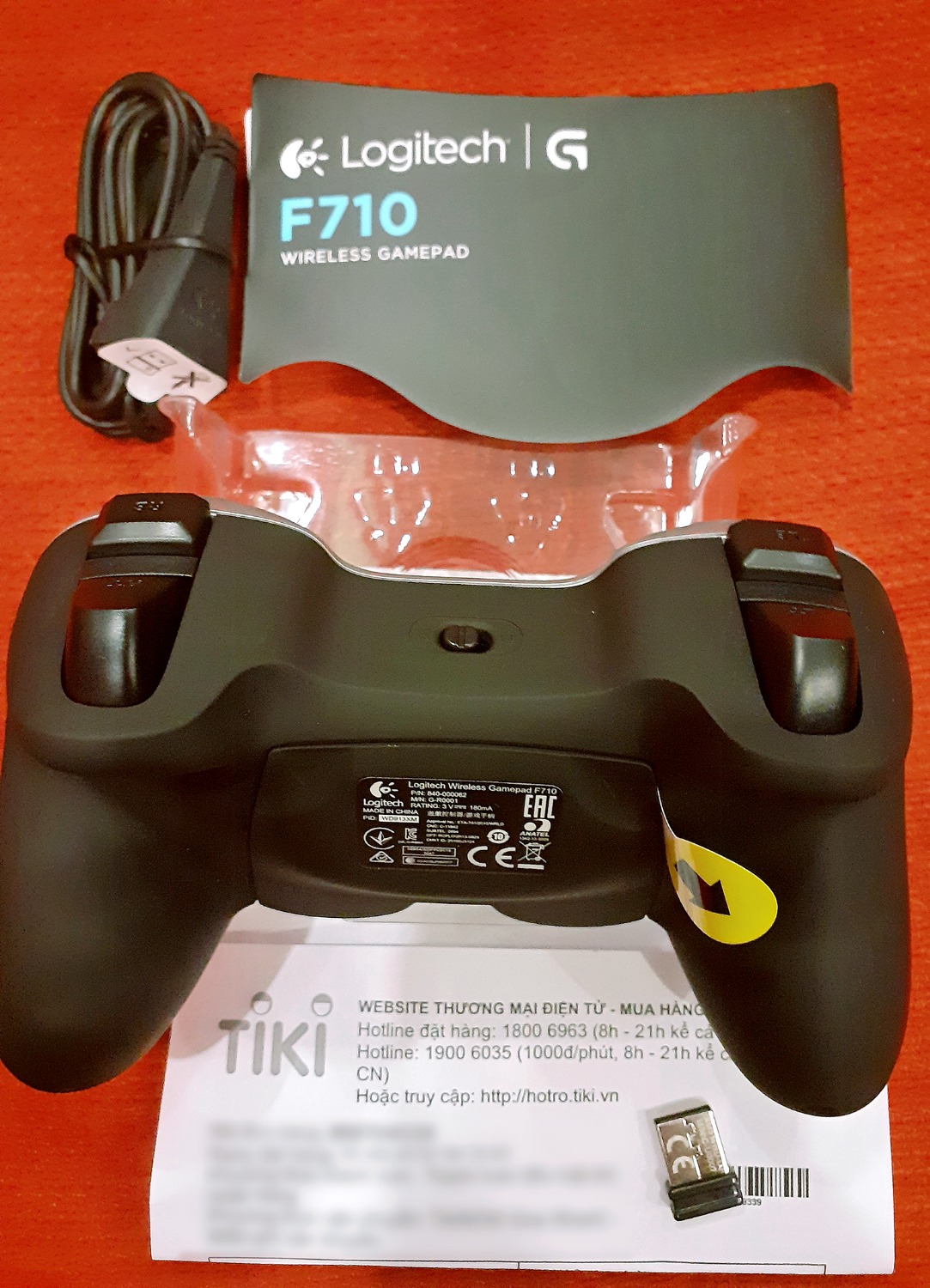 Tiki Trading giao hàng rất nhanh, sản phẩm mới nguyên hộp, chính hãng Logitech, tay game cầm rất chắc tay, nút bấm nhạy, chơi sướng hơn tay game có dây nhiều.

      Tìm được 1 nhà bán hàng online uy tín để yên tâm mua hàng đã khó, mà tìm được 1 nhà bán hàng online uy tín và chế độ hậu mãi chu đáo, bảo vệ quyền lợi cho khách hàng càng khó hơn. Cảm ơn Tiki.vn đã mang đến cho tôi cả 2 sự yên tâm nói trên. Vừa qua tôi gặp vài sự cố khi mua hàng nhưng đã được các nhân viên tổng đài chăm sóc khách hàng 19006035 và bộ phận giải quyết khiếu nại của Tiki hỗ trợ tối đa, giải quyết mọi việc tốt đẹp, thấu tình đạt lý. 

     Một lần nữa cảm ơn Tiki.vn. Kính chúc Tiki.vn ngày một phát triển lớn mạnh và mãi giữ trọn niềm tin yêu của khách hàng./.