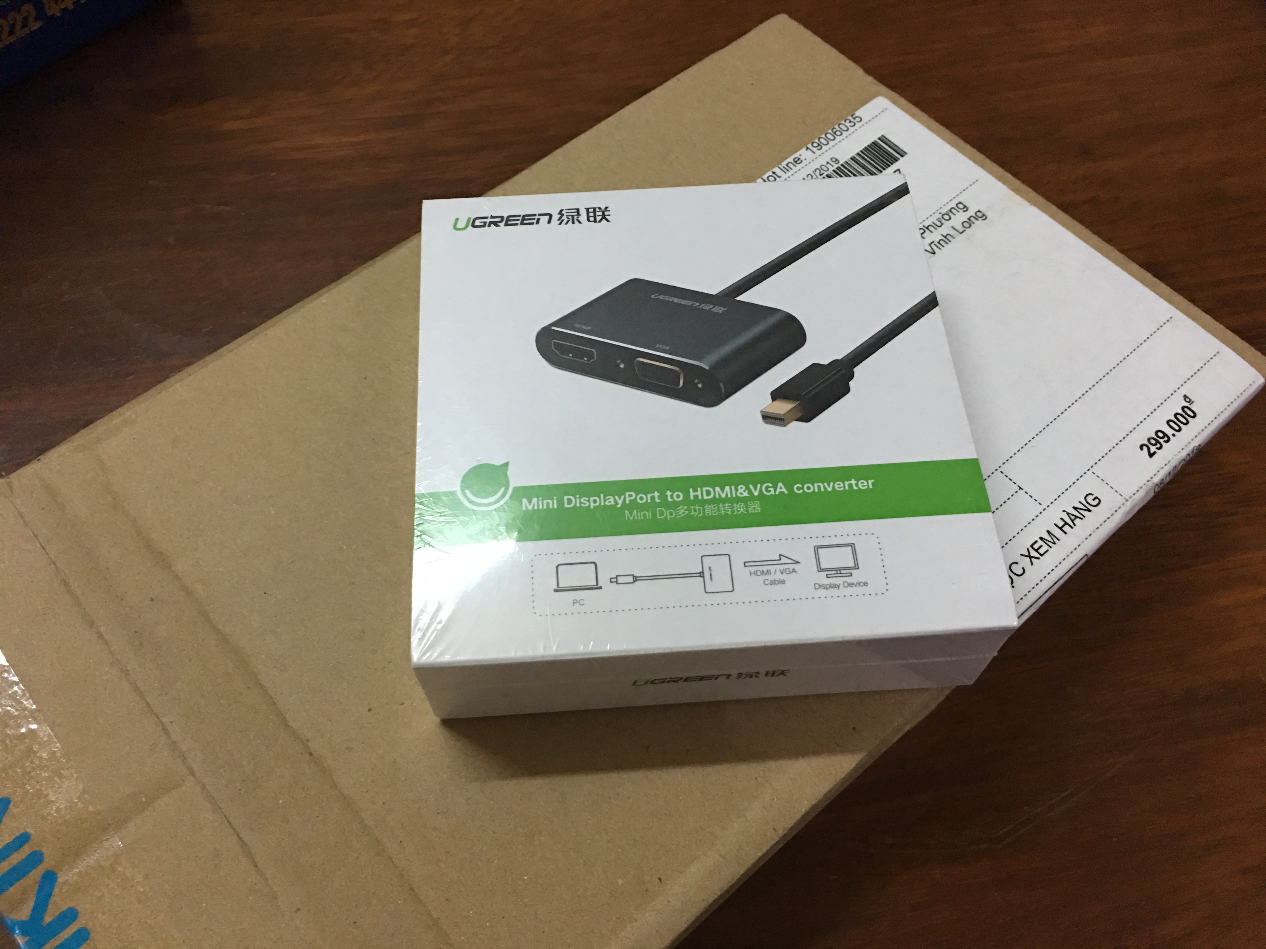 Mình nhận được hàng nhanh hơn dự kiến giao hàng khá nhiều. Sản phẩm đóng gói cẩn thận và chuyên nghiệp. Sản phẩm có cảm giác chắc chắn, đẹp và sử dụng ổn. Tuy nhiên, cổng HDMI có vẻ không hoạt động ổn định lắm, vì đôi khi kết nối khá lâu và điều chỉnh rất nhiều máy chiếu mới nhận được tín hiệu, thậm chí có máy báo không nhận được tín hiệu luôn. Xin hỏi mình có thể đổi sản phẩm không ạ? Mình sẽ bù tiền