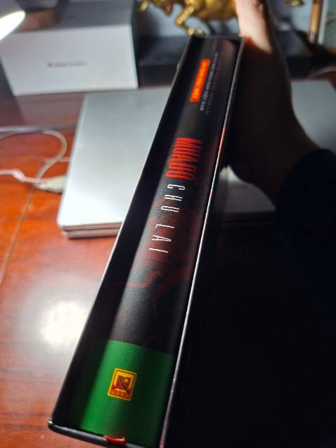 Bản bìa cứng đẹp xuất sắc. Nội dung thì ai cũng biết là rất hay rồi. Một phiên bản vừa đọc vừa lưu giữ như một kỷ niệm đẹp trong năm 2025 của điện ảnh Việt Nam nói chung và điện ảnh QĐND nói riêng