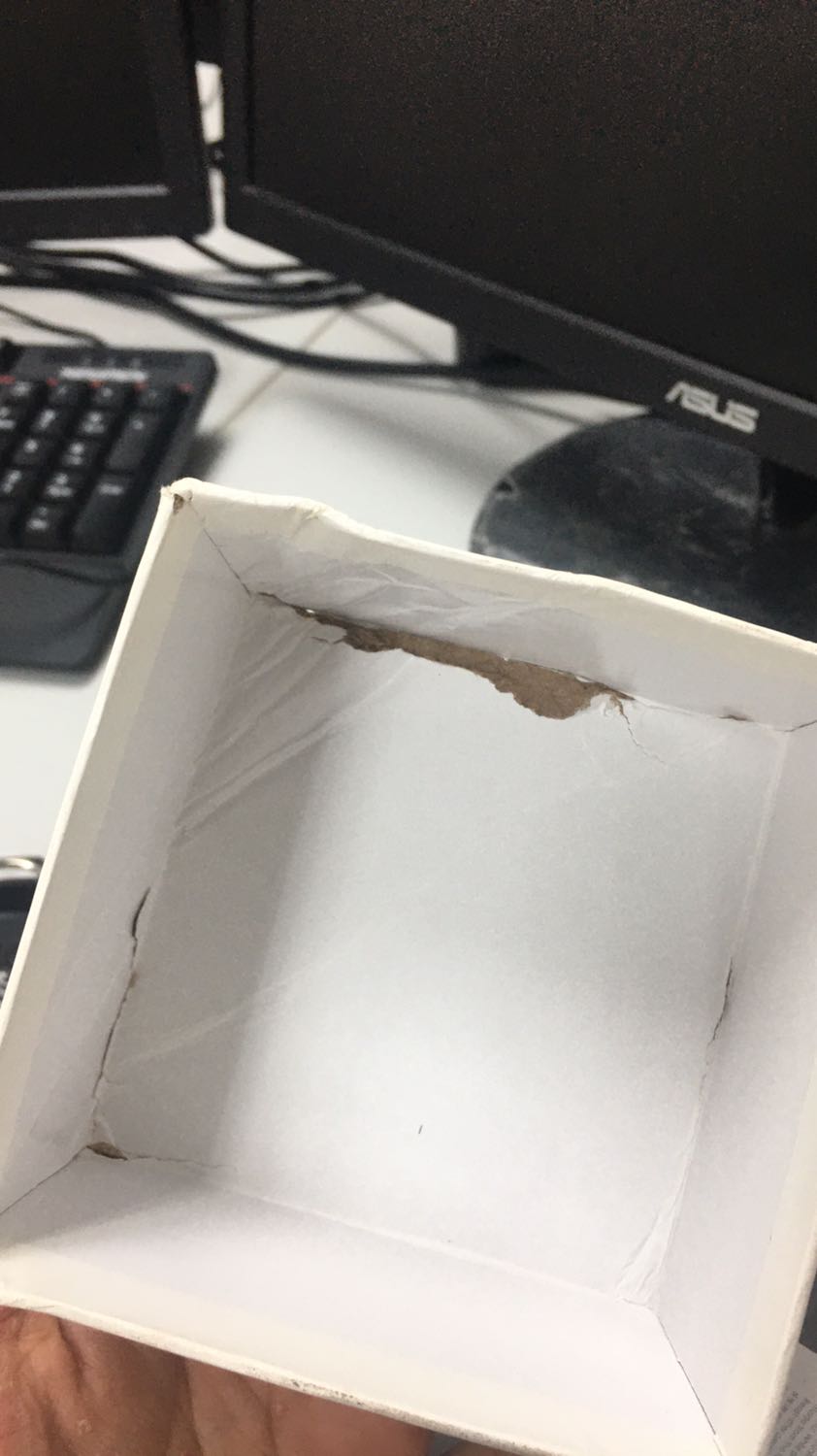 Sản phẩm cực kỳ cũ
Mua hàng mấy trăm đơn của tiki rồi mà giờ hoàn toàn thất vọng:
Tất cả đều cũ, hộp thì mục nát.
Chất âm không hay. Cách đóng gói thì khá tệ, không có thẩm mỹ tí nào.
Mong tiki kiểm tra hàng trước khi giao cho khách
1 sao dành cho đơn hàng này