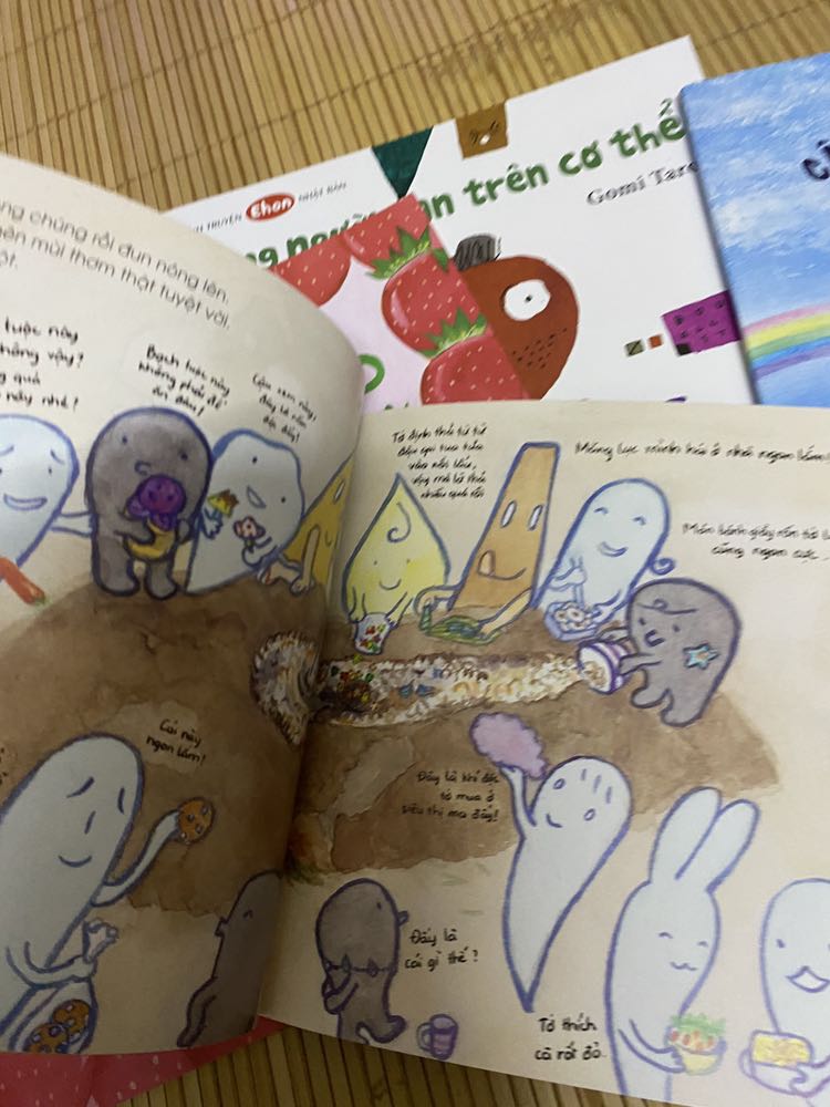 cuốn sách nhẹ nhàng, con hiểu được là thế giới các bạn ma ngược với thế giới thật của mình, chứko sợ sệt gì cả
