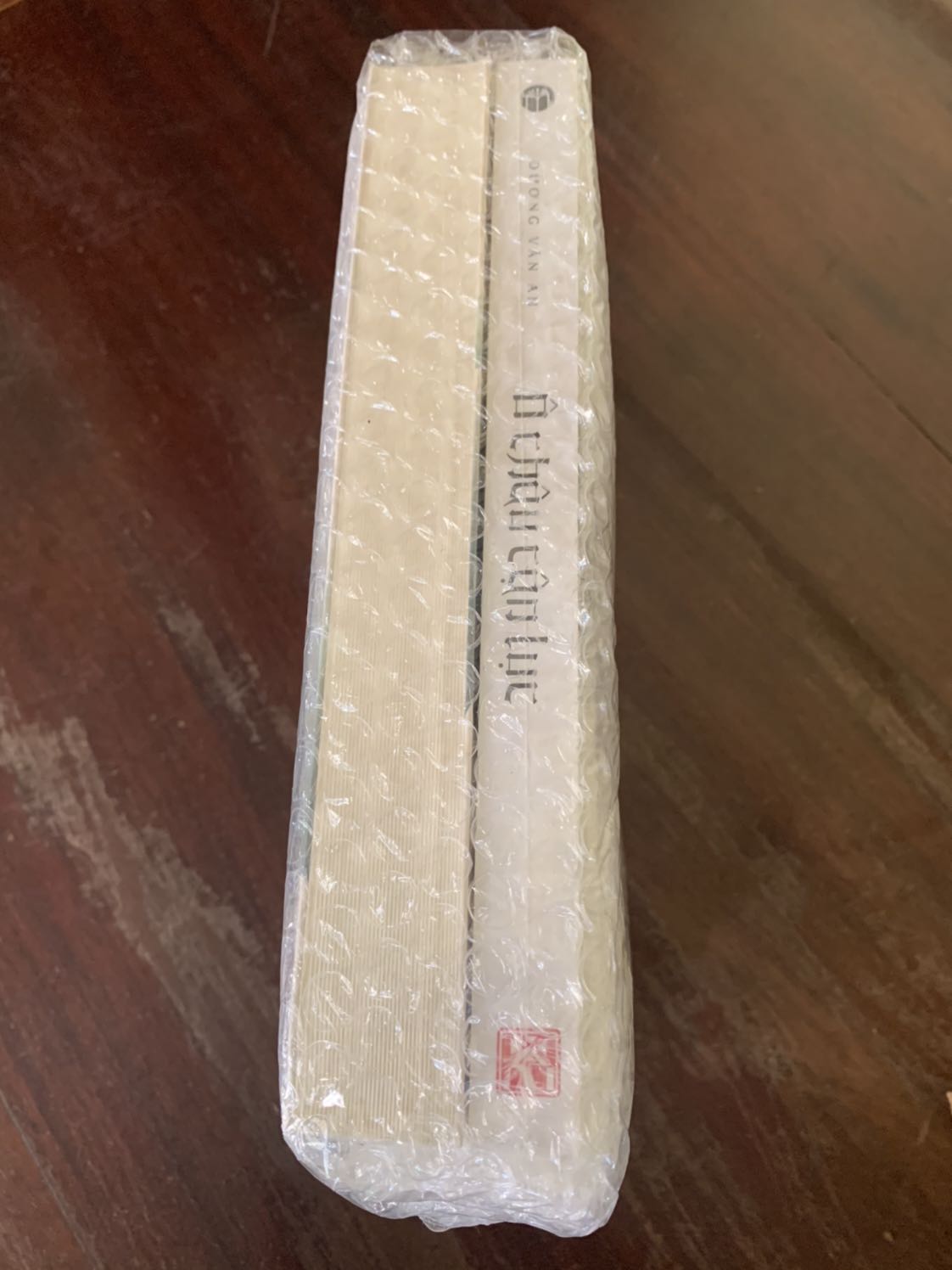 shop Giao hàng nhanh, đóng hàng an toàn, sách đẹp chất lượng, lại được tặng Voucher nữa. cứ thế ủng hộ MaiHabooks!