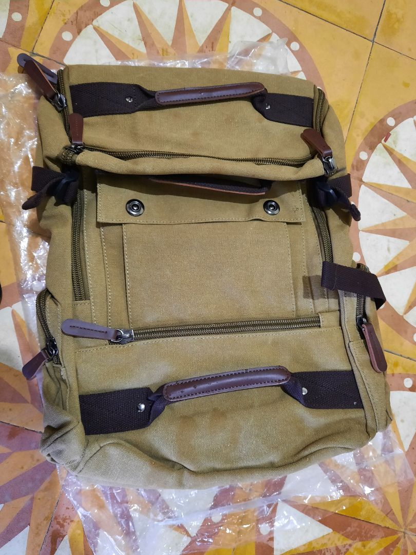 Kiểu dáng thì ok. Nhìn rất bền. Có cái hơi đắt.