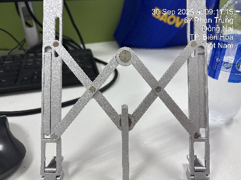 Mình nhận được hàng hôm qua
Mua 2 cái tặng bạn 1 cái
Sau đó đang đặt mua 2 cái cho vợ và con
Nhưng hôm nay mới mở ra bị gãy đồ chống bên phải.
Nhờ hướng dẫn cách đổi giúp mình hoặc gởi kèm vào 2 cái mình đang đặt.
Xin cảm ơn.