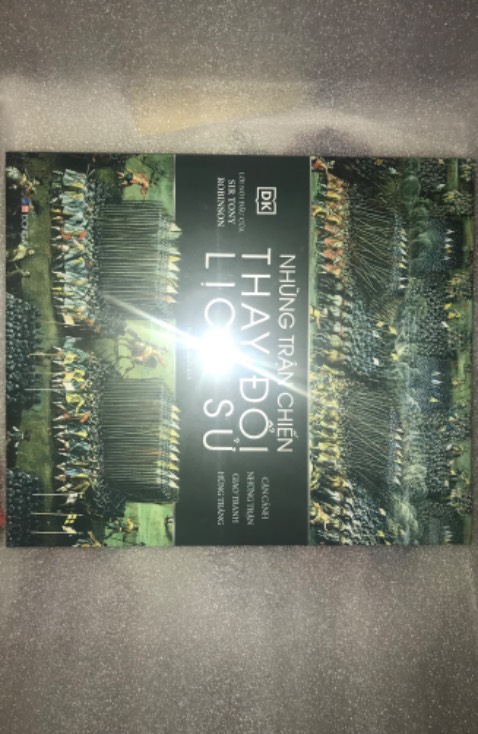 Shop đóng gói rất cẩn thận có chống sốc, có bill luôn. Sách còn rất mới, đẹp mn nên mua trải nghiệm